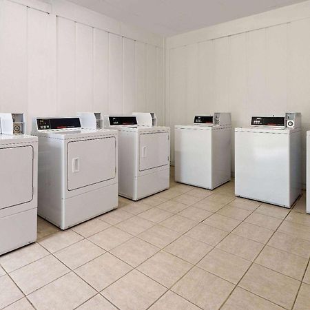Days Inn By Wyndham Fort Pierce Midtown Bagian luar foto