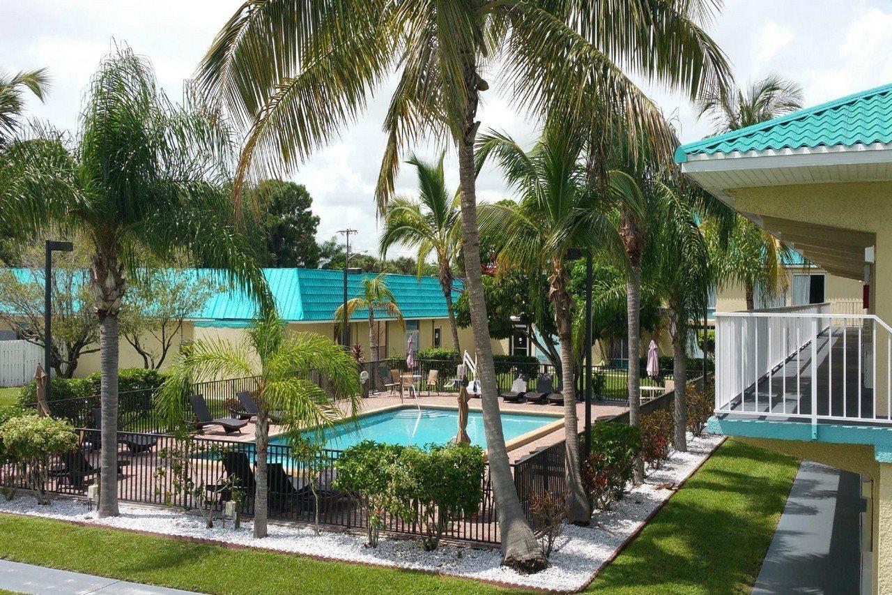 Days Inn By Wyndham Fort Pierce Midtown Bagian luar foto