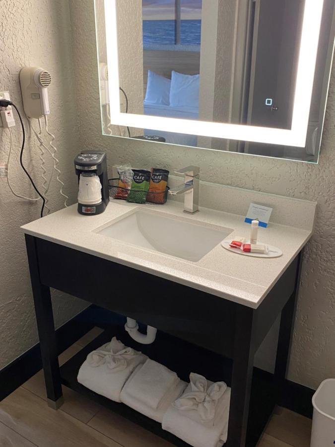 Days Inn By Wyndham Fort Pierce Midtown Bagian luar foto