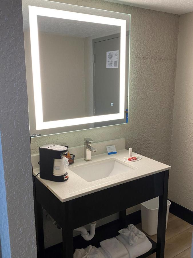 Days Inn By Wyndham Fort Pierce Midtown Bagian luar foto