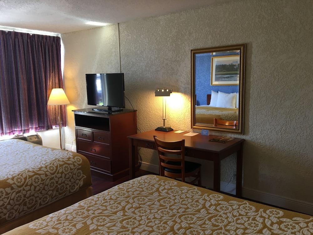 Days Inn By Wyndham Fort Pierce Midtown Bagian luar foto