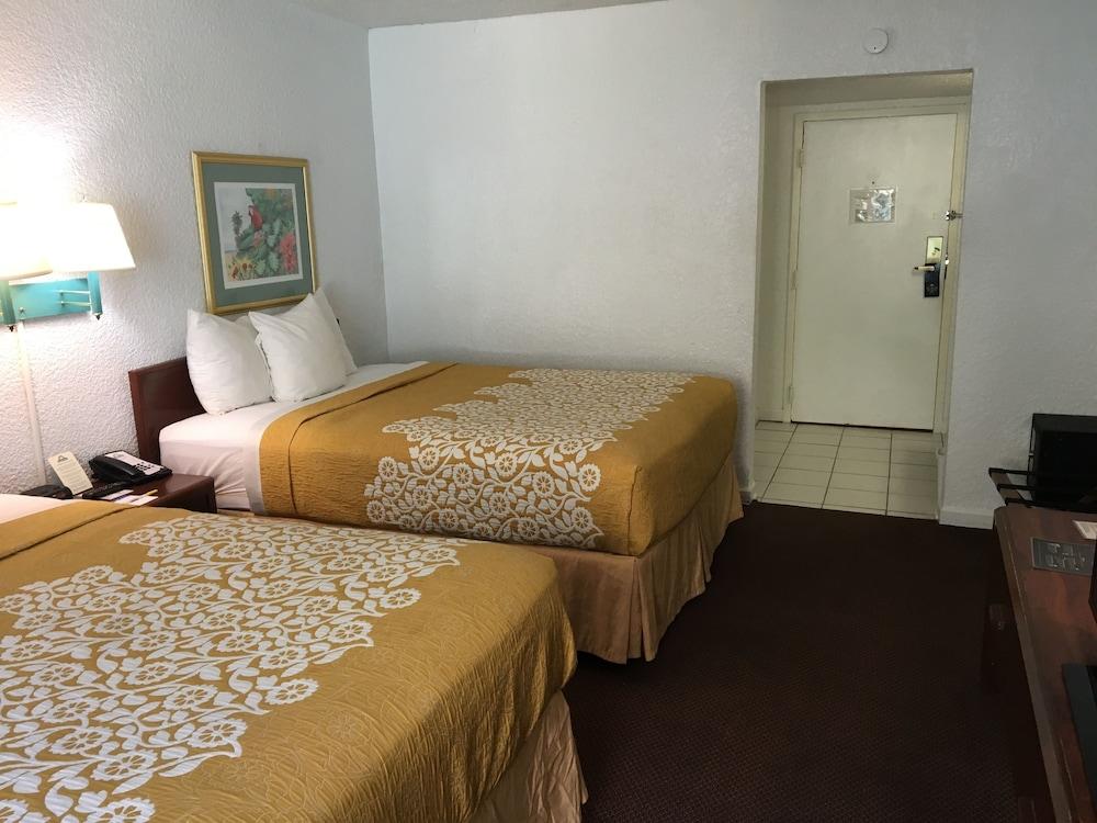 Days Inn By Wyndham Fort Pierce Midtown Bagian luar foto