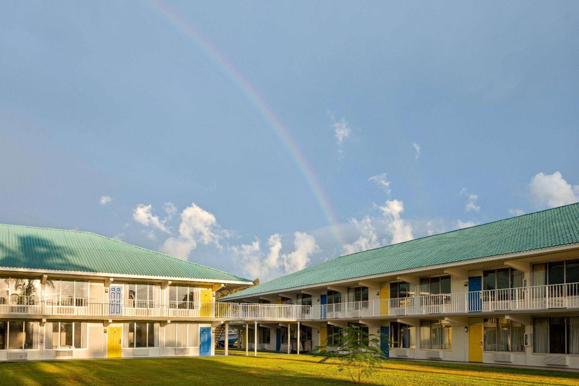 Days Inn By Wyndham Fort Pierce Midtown Bagian luar foto