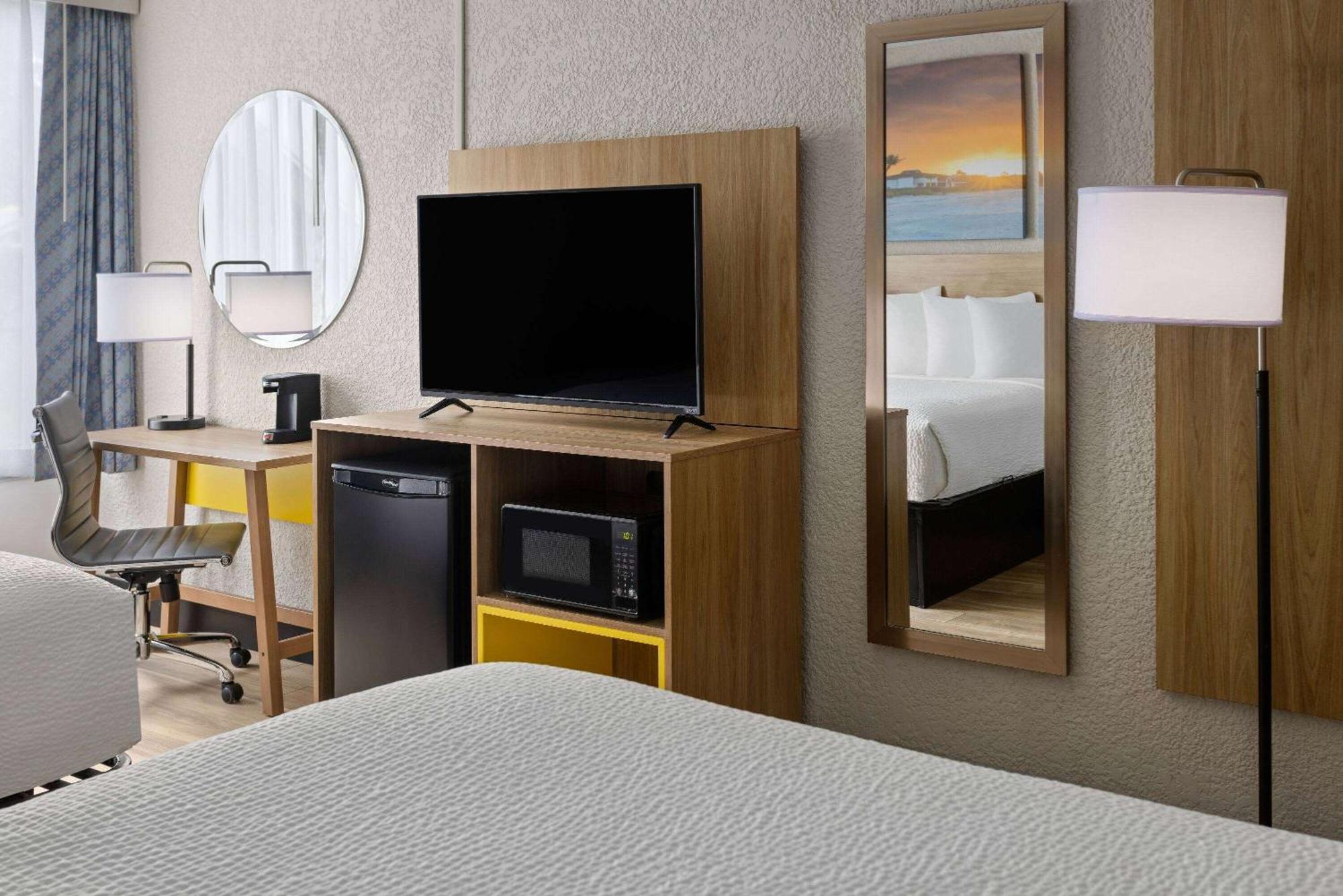 Days Inn By Wyndham Fort Pierce Midtown Bagian luar foto