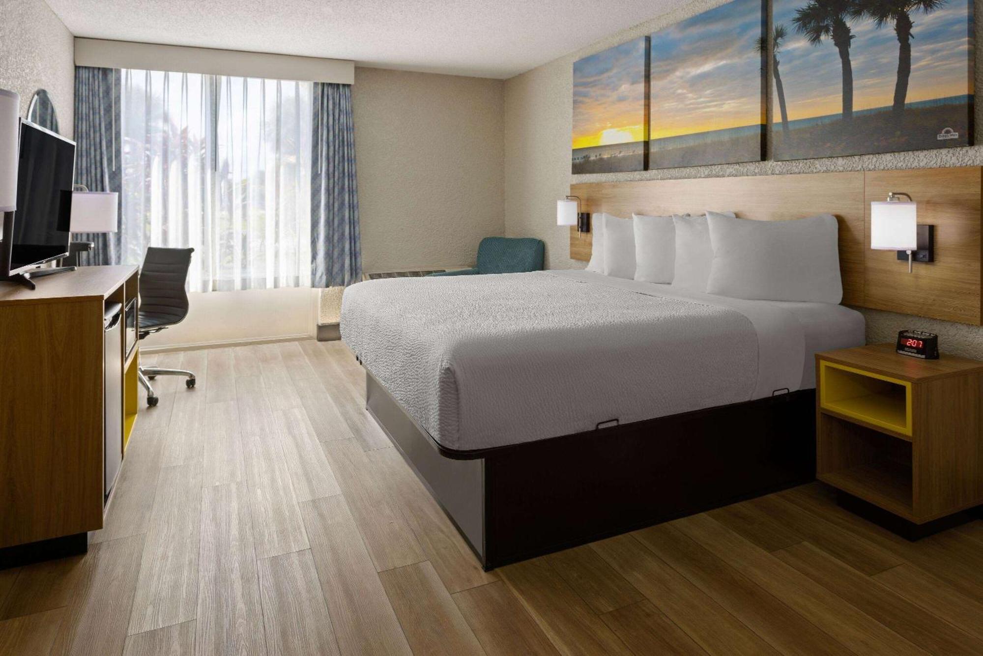 Days Inn By Wyndham Fort Pierce Midtown Bagian luar foto
