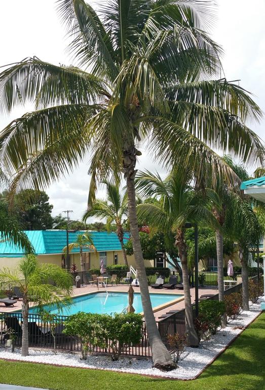 Days Inn By Wyndham Fort Pierce Midtown Bagian luar foto