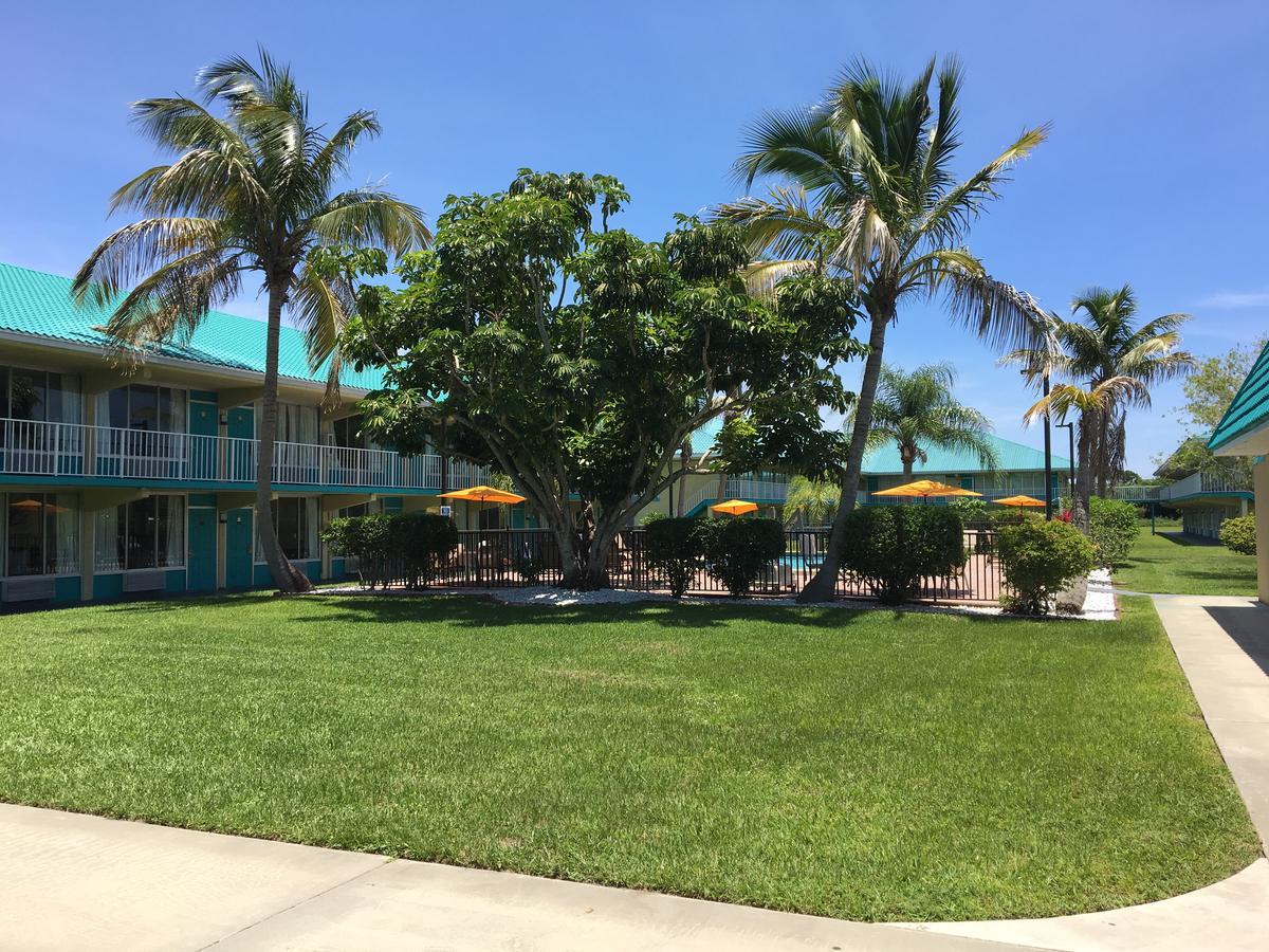 Days Inn By Wyndham Fort Pierce Midtown Bagian luar foto
